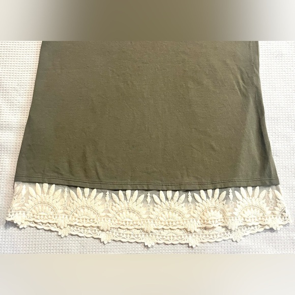 Hollister Women’s Olive Green Tank Top with Lace Hem Size XS - Picture 12 of 13